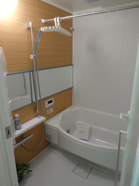 Bathroom. Unit bus with bathroom ventilation dryer.
