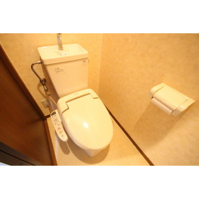 Toilet. Washlet is with! !