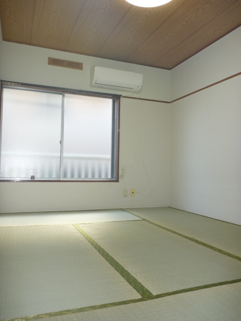 Living and room. Day good rooms.