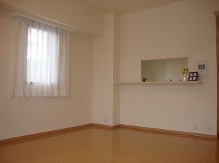 Living. Three direction room ・ View is good in the two-sided balcony.  Face-to-face kitchen.  It is a flat way to go from the nearest of the "original Sumiyoshi" station.  With auto lock, Peace of mind in the security-oriented ・ Comfortable life.