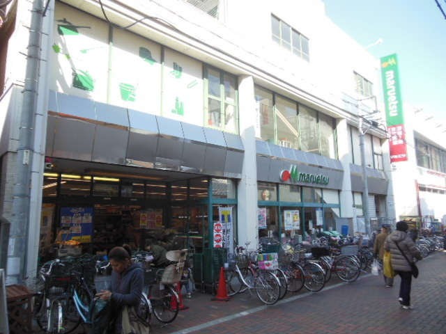 Supermarket. Maruetsu to (super) 258m