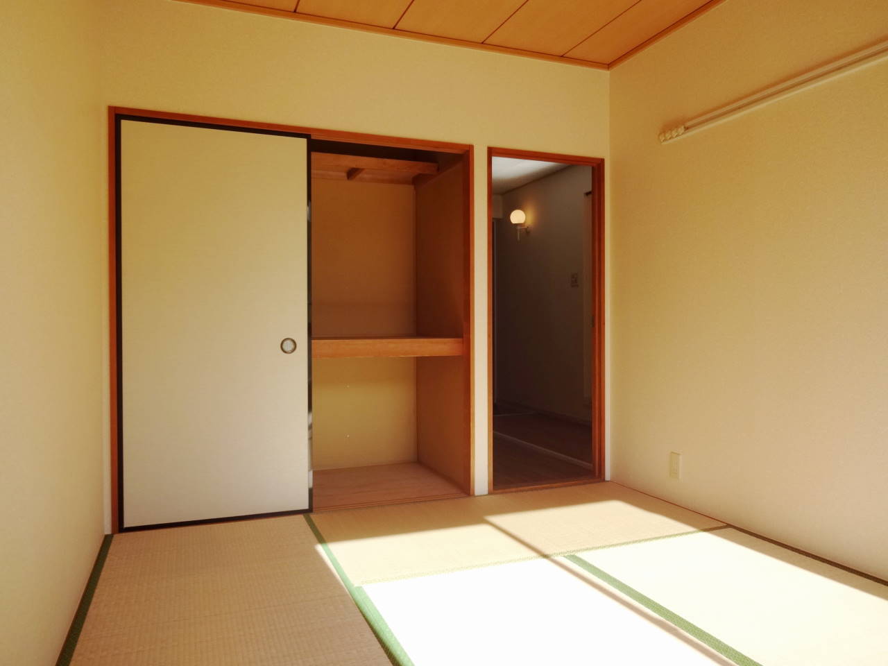 Other room space. Japanese-style storage ☆