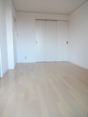 Living and room. Bright rooms that white was the keynote ☆