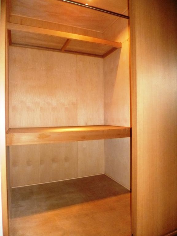 Receipt. Walk-in closet