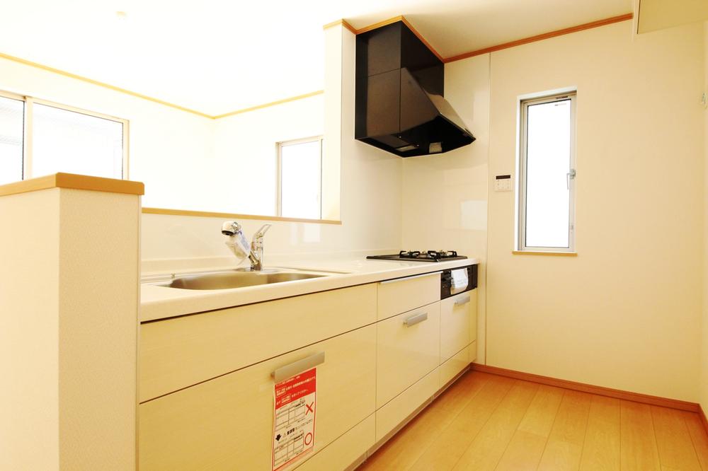Kitchen.  ☆ Popular open counter kitchen to mom! You can have small children, It is safe.