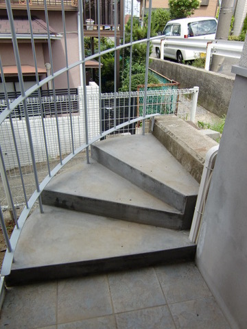 Entrance. Approach to the door