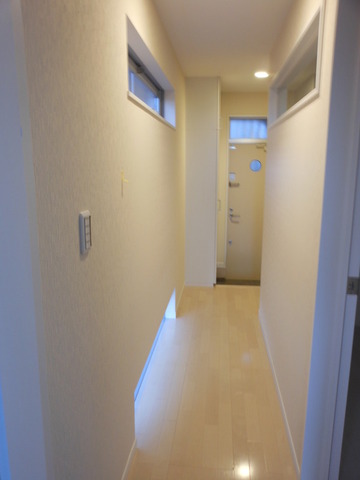 Other room space. Chimado ・ Bright has a ventilation window to the top.