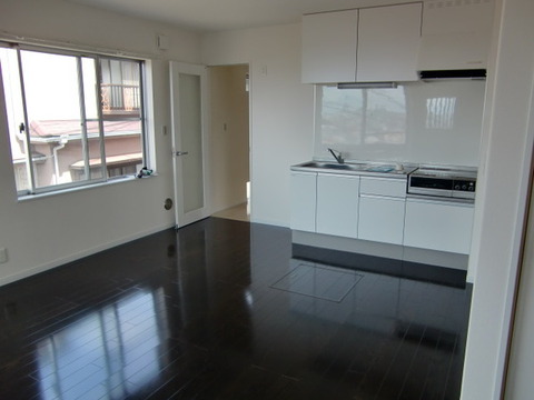 Living and room. Living about 12.7 Pledge