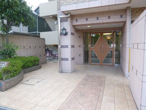 Entrance. Common areas