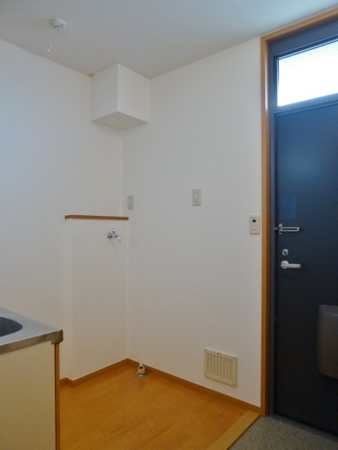 Other. Washing machine in the back of the kitchen ・ You can put a refrigerator.