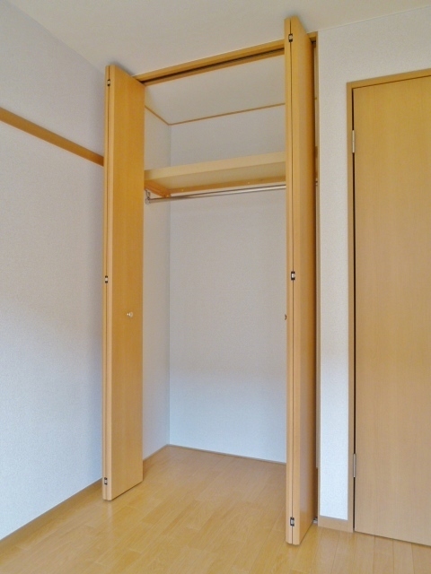 Receipt. Closet that is up to the ceiling