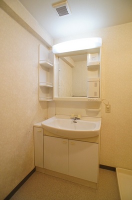 Washroom. Wash basin equipped independent ☆