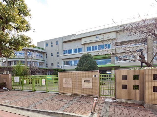 Primary school. 880m to the Kawasaki Municipal Ida Elementary School