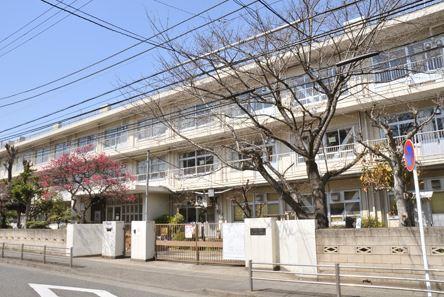 Other local. Large Yato elementary school