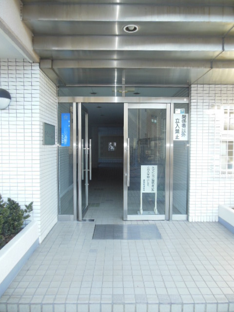 Entrance. entrance! 