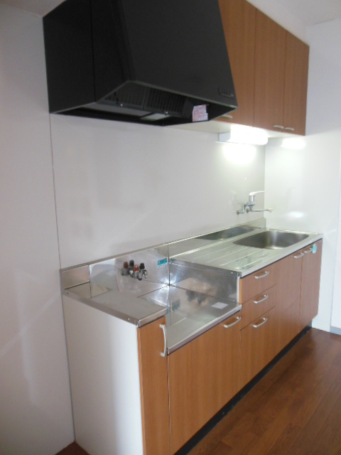 Kitchen. Dishes easy to spacious kitchen (separate room photo)