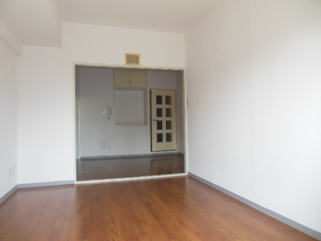 Other room space. Spacious floor of the room (separate room photo)