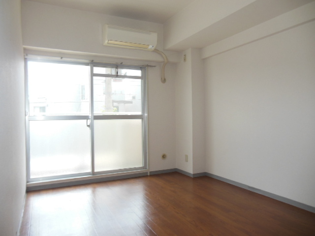 Living and room. 11-minute walk from Nambu Line Musashi Nakahara Station (Separate photo)