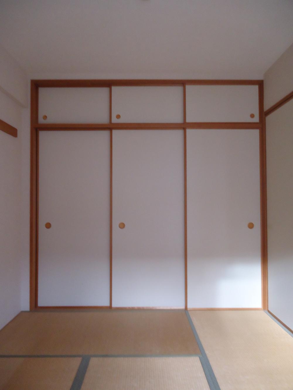 Non-living room. Closet of the Japanese-style room has storage capacity in size between 1.5.