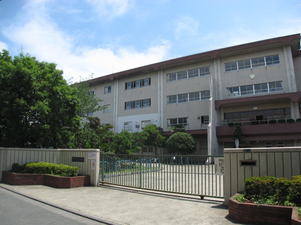 Junior high school. Nakahara junior high school
