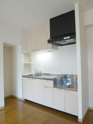 Kitchen. Two-burner gas stove installation Allowed. Refrigerator yard ・ There is also a shelf.