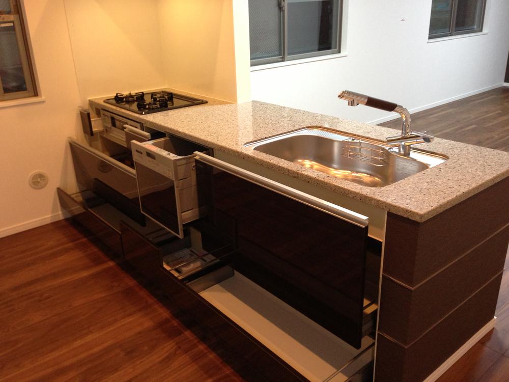 Kitchen. With dish washing and drying machine! Water purifier integrated faucet!