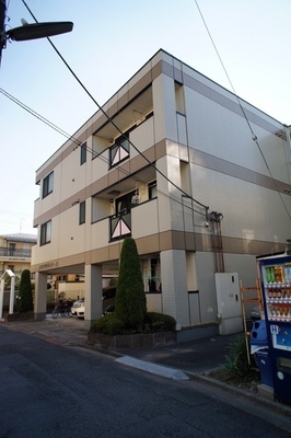 Building appearance. You stood in a quiet residential area while the station Chika