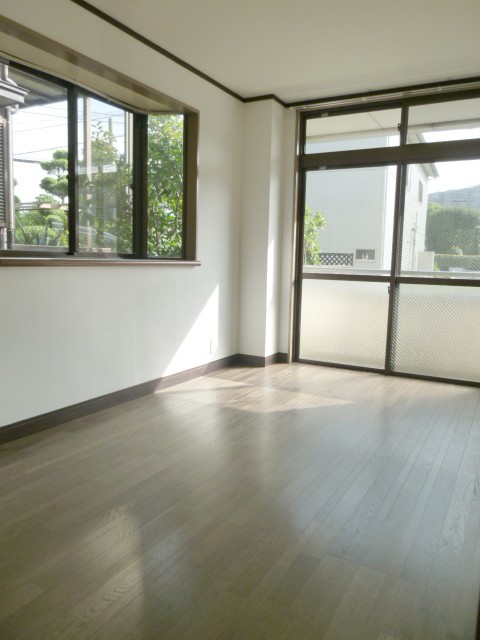 Living and room. Western-style there is a bay window