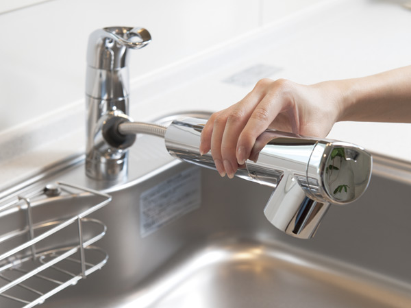 Kitchen.  [Water purifier integrated shower faucet] Shower Faucets the drawer and use. This is useful when you care.