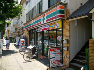 Convenience store. 420m to Seven-Eleven (convenience store)