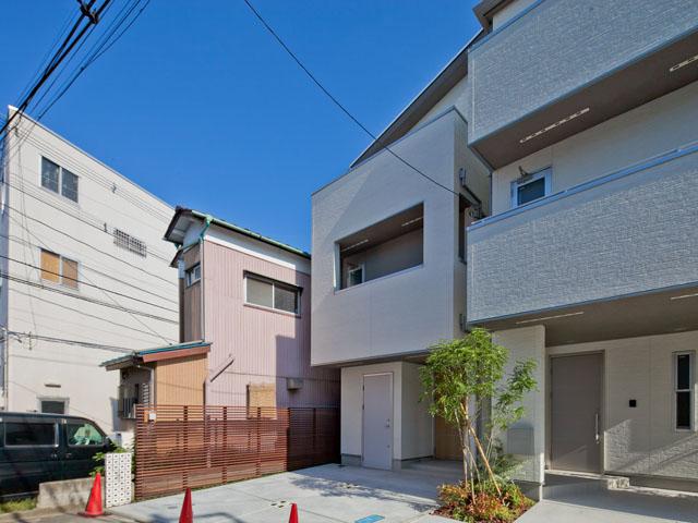 Local appearance photo. A Building local appearance photo Living is about 20 Pledge