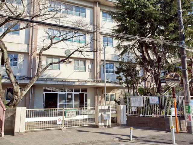 Primary school. Arrival in an 8-minute walk from the 590m Tamagawa elementary school until the Kawasaki Municipal Tamagawa Elementary School! But we actually walked, I felt close.