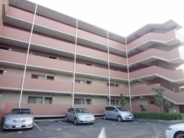 Building appearance. Built in 1990 ・ This apartment of five-story RC building