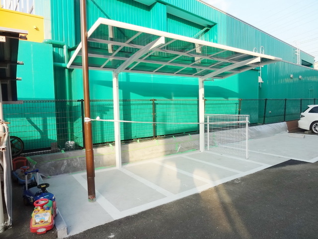 Other common areas. It is also a safe bicycle parking rainy day with a roof