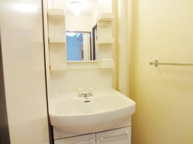 Washroom. I'm glad independent wash basin in a busy morning