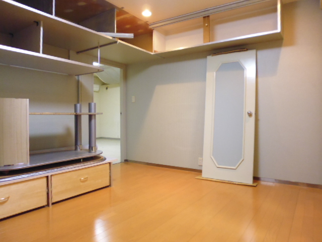 Living and room. Reform is before