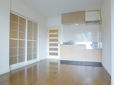 Kitchen. 7.5 Pledge of dining kitchen South is facing.