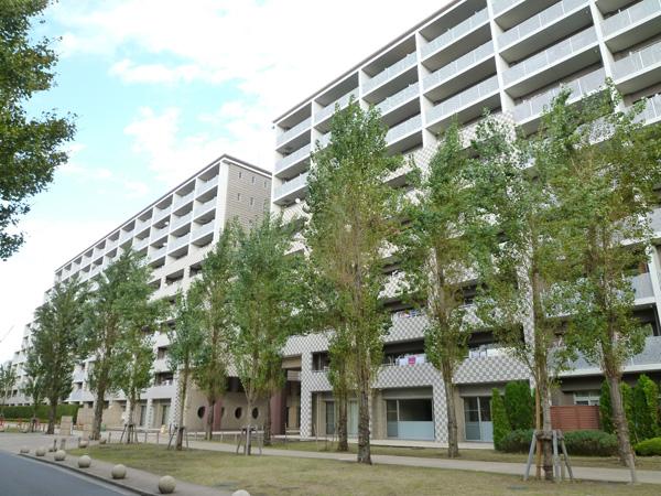 Local appearance photo. Total units 638 units, There is 24-hour concierge service of peace of mind is a 10-minute walk from the ground 10-story Nambu "Musashi-Shinjo" station