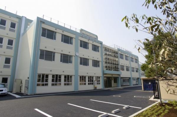 Junior high school. 1000m Kawasaki Municipal Nishinakahara junior high school until junior high school