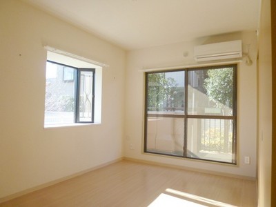 Living and room. Corner room ・ With a bay window Western-style