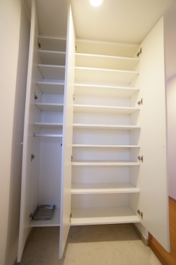 Entrance. Shoe box