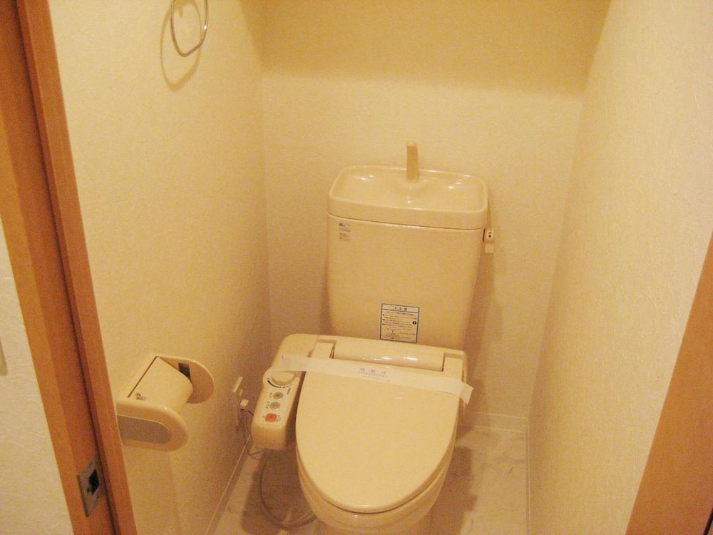 Toilet. Hot water cleaning function ・ With upper receiving