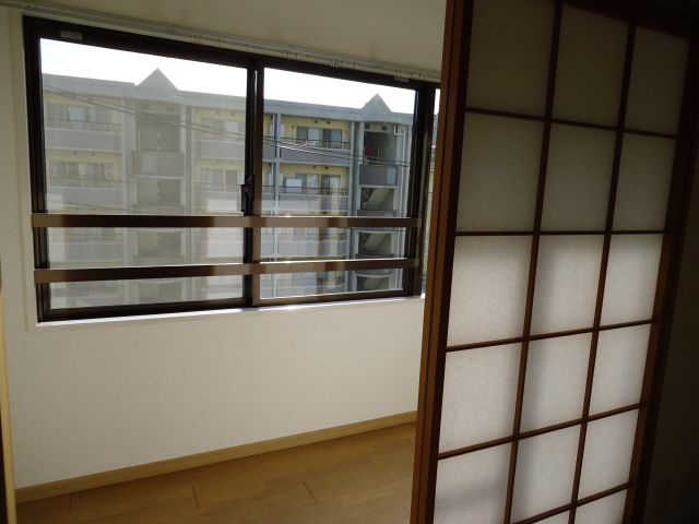 Other room space. It contains the friendly sunshine from San Corner!