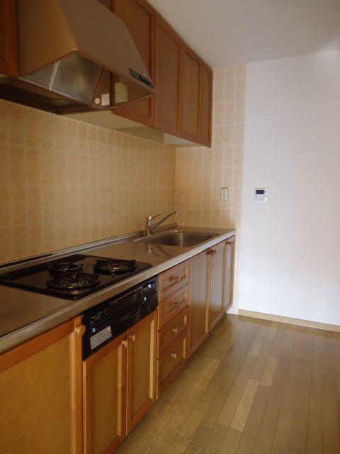 Kitchen. Kitchen 3.7 tatami Drop-in gas stove