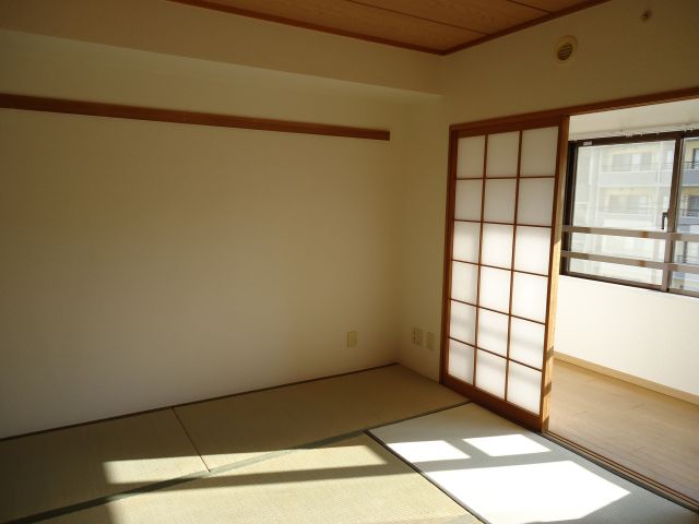 Other room space. Japanese-style room 6 tatami ~ San Corner