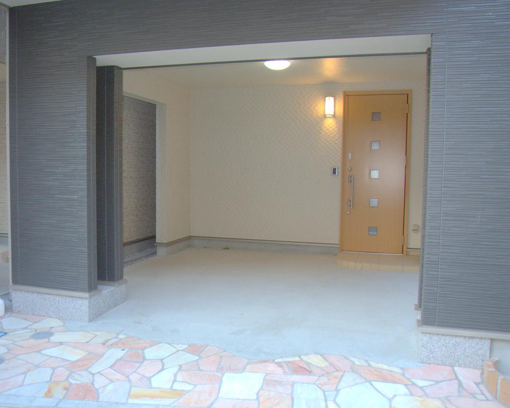 Entrance. Wide carport