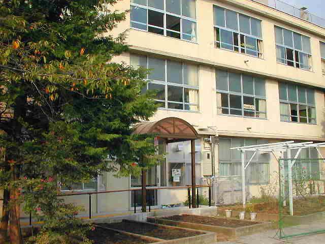 Primary school. 683m to the Kawasaki Municipal Tamagawa Elementary School