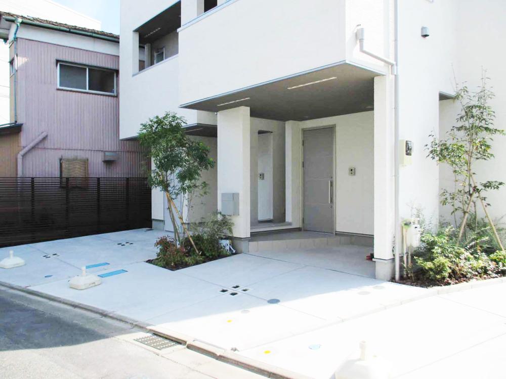 Parking lot. Local (10 May 2013) Shooting