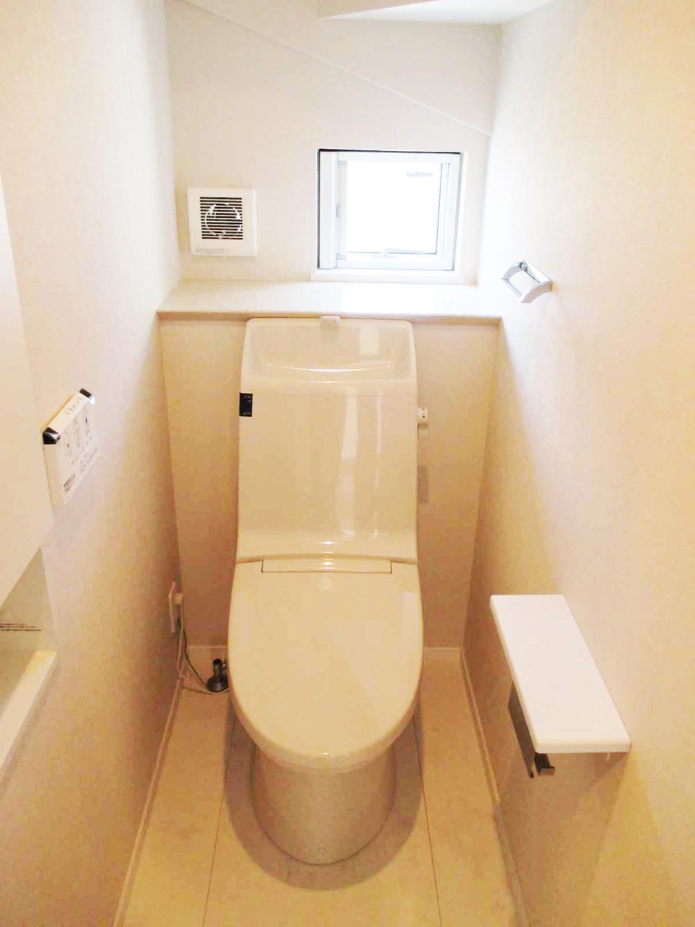 Toilet. Indoor (10 May 2013) Shooting