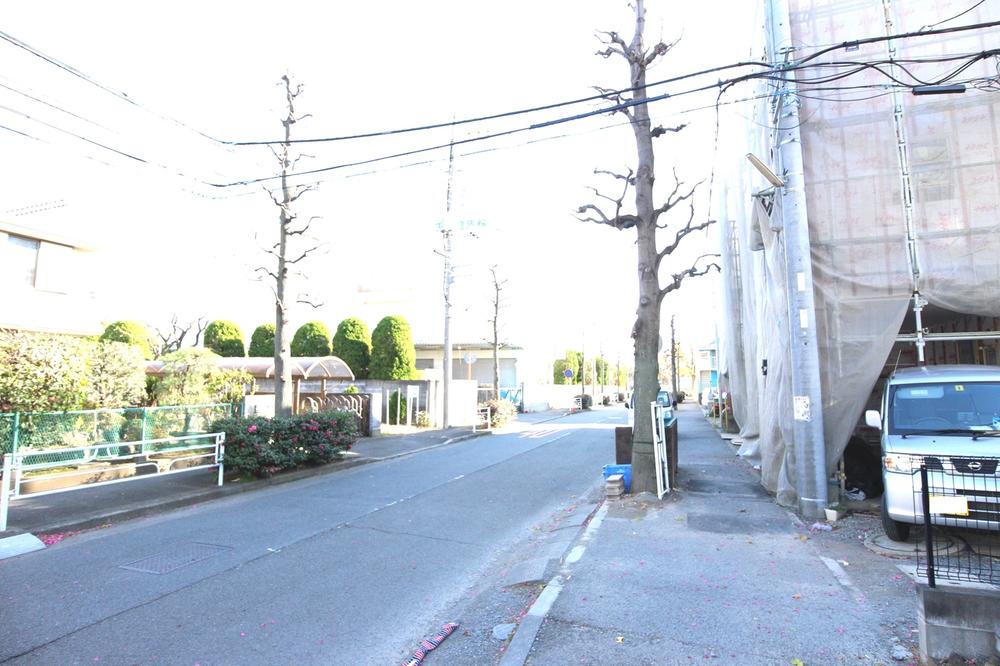 Local photos, including front road. Local (12 May 2013) Shooting